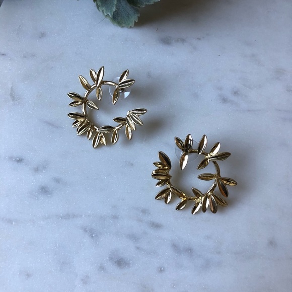 The Aria - Leafy Crescent Studs - Picture 2 of 6